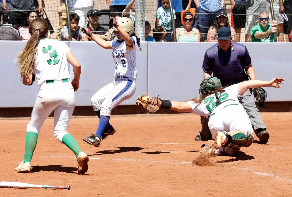 Palo Verde’s Grace Chavez, right, is unable to tag Reed’s Alyssa Hernandez durin ...