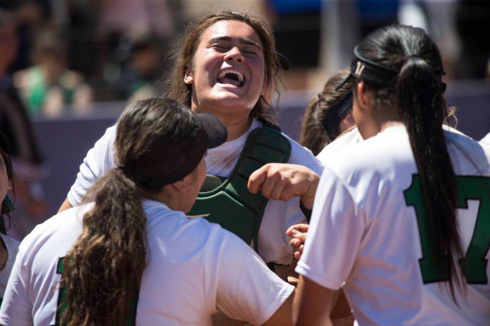 Palo Verde’s Grace Chavez (25) cheers on her team in between innings against Reed in t ...