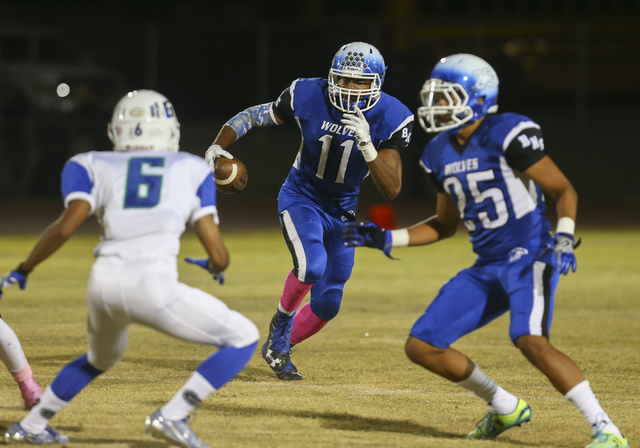 Basic’s Frank Harris (11) looks to get past Green Valleyճ Antoin Kealoha (6) during a ...