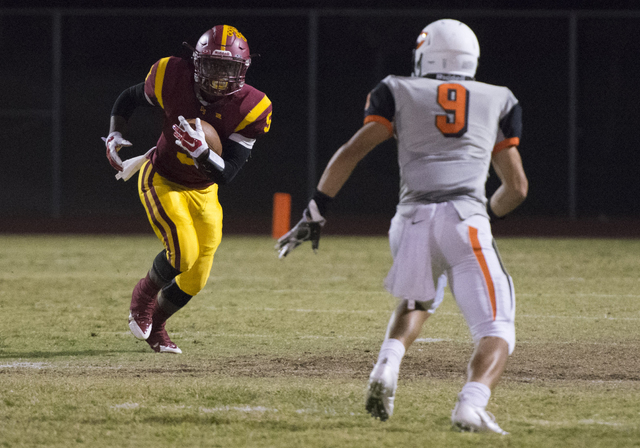 Del Sol’s Taariq Flowers (5) runs with the ball against Chaparral’s Devin Gaddy ...