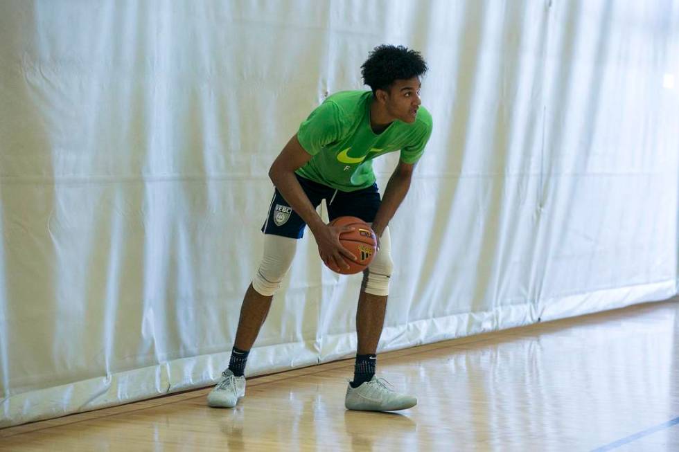 Jamal Bey runs drills during a Vegas Elite practice in Las Vegas on Tuesday, July 25, 2017. ...