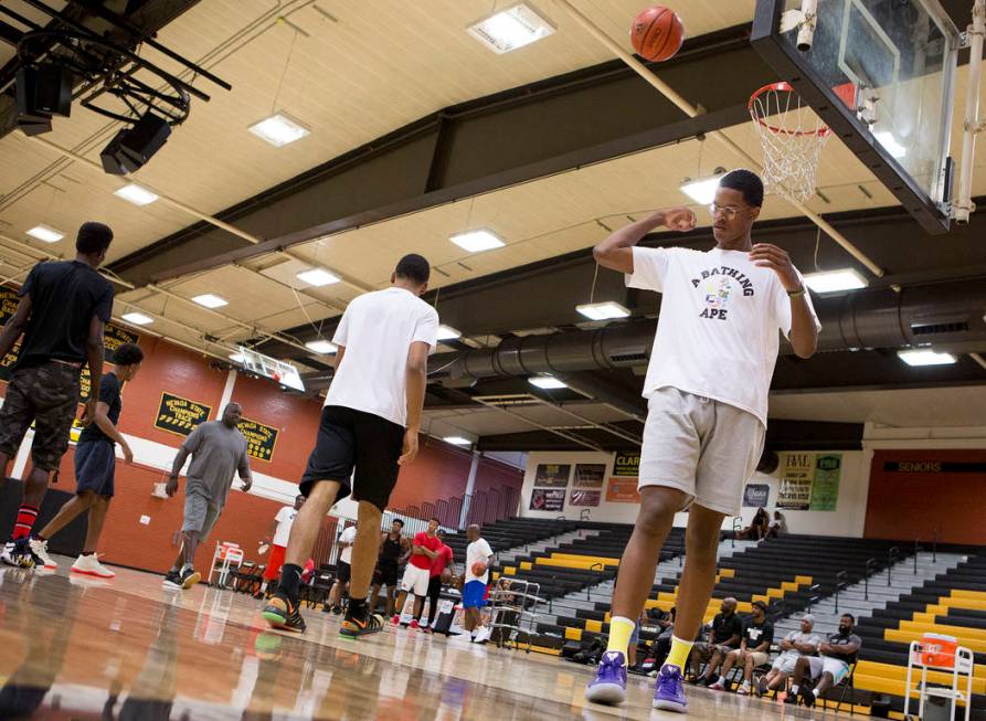 Cal Supreme player Shareef O’Neal, son of Shaquille O’Neal, practice with teamma ...