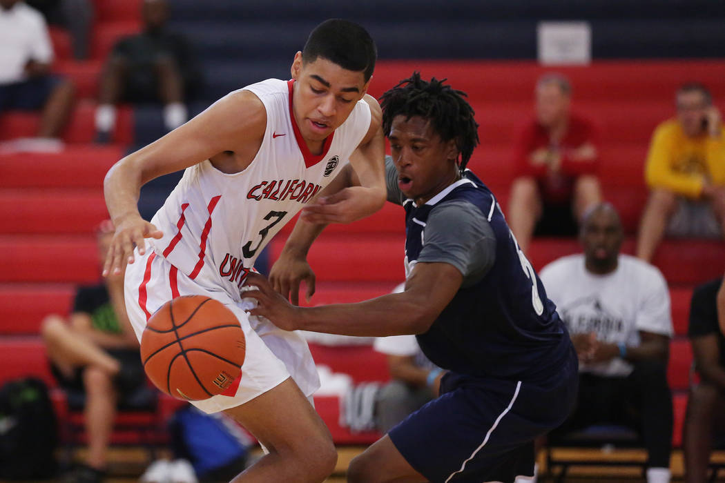 Liberty sophomore and California United player Julian Strawther (3) and Rise player Sincere ...