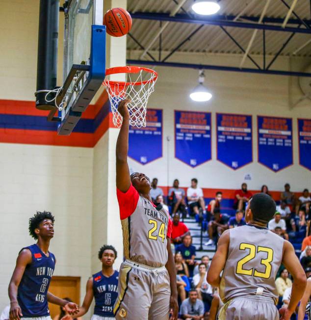 Team Thad’s Javian Fleming (24) attempts a layup during the Las Vegas Fab 48 Champions ...