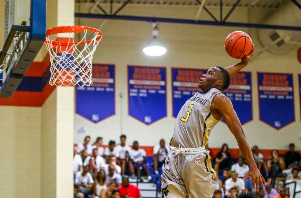 Team Thad’s Tavin Lovan attempts to dunk against New York during the Las Vegas Fab 48 ...