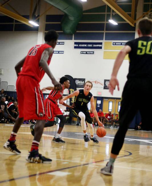 Las Vegas Prospects’ Moses Wood ,1, dribbles the ball against California Supreme durin ...