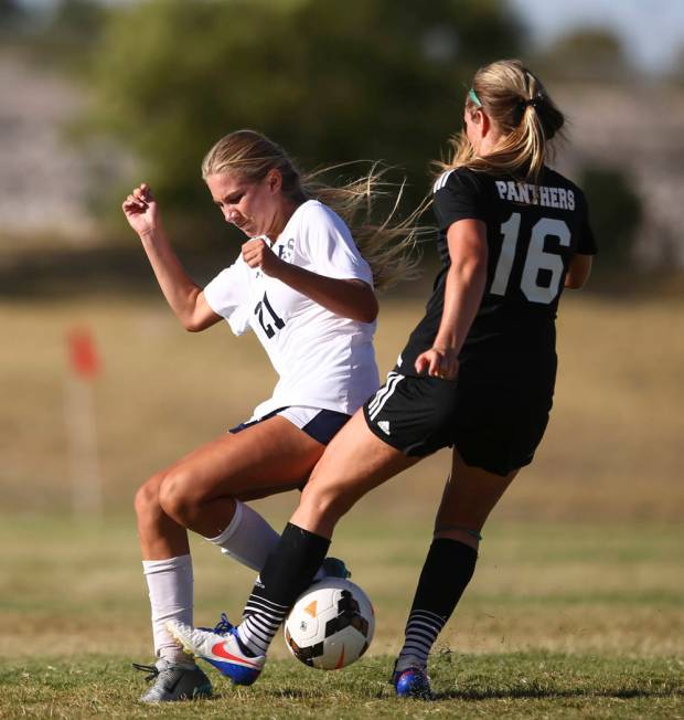 Centennial’s Halle Roberts (21) fights for the ball against Palo Verde’s Olivia ...