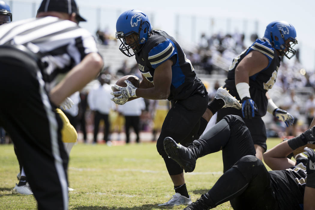 Sierra Vista’s Isaiah Zavala (25) runs the ball for a touchdown against Clark in their ...