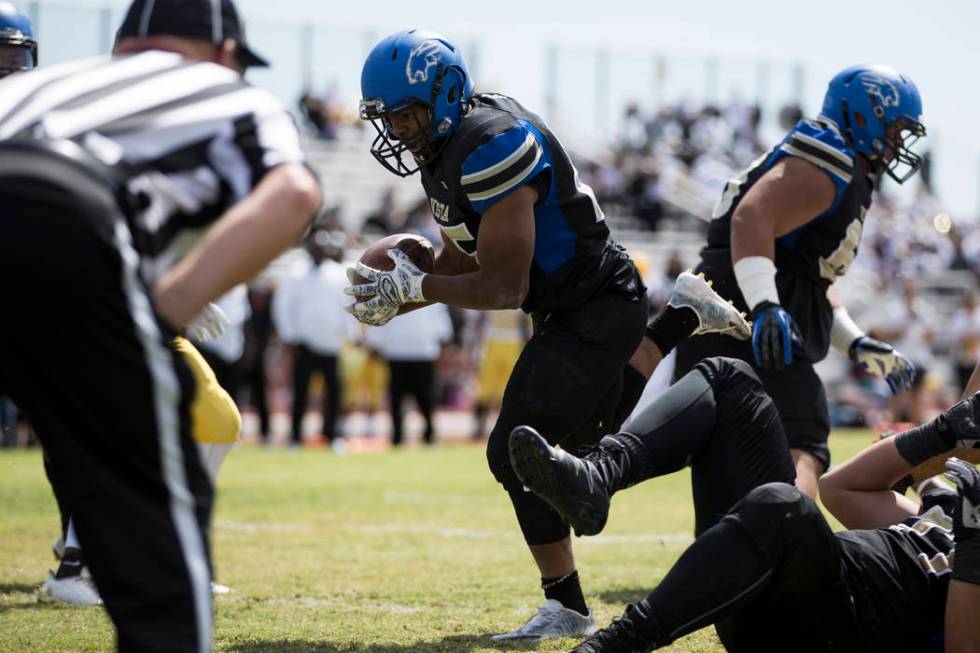 Sierra Vista’s Isaiah Zavala (25) runs the ball for a touchdown against Clark in their ...