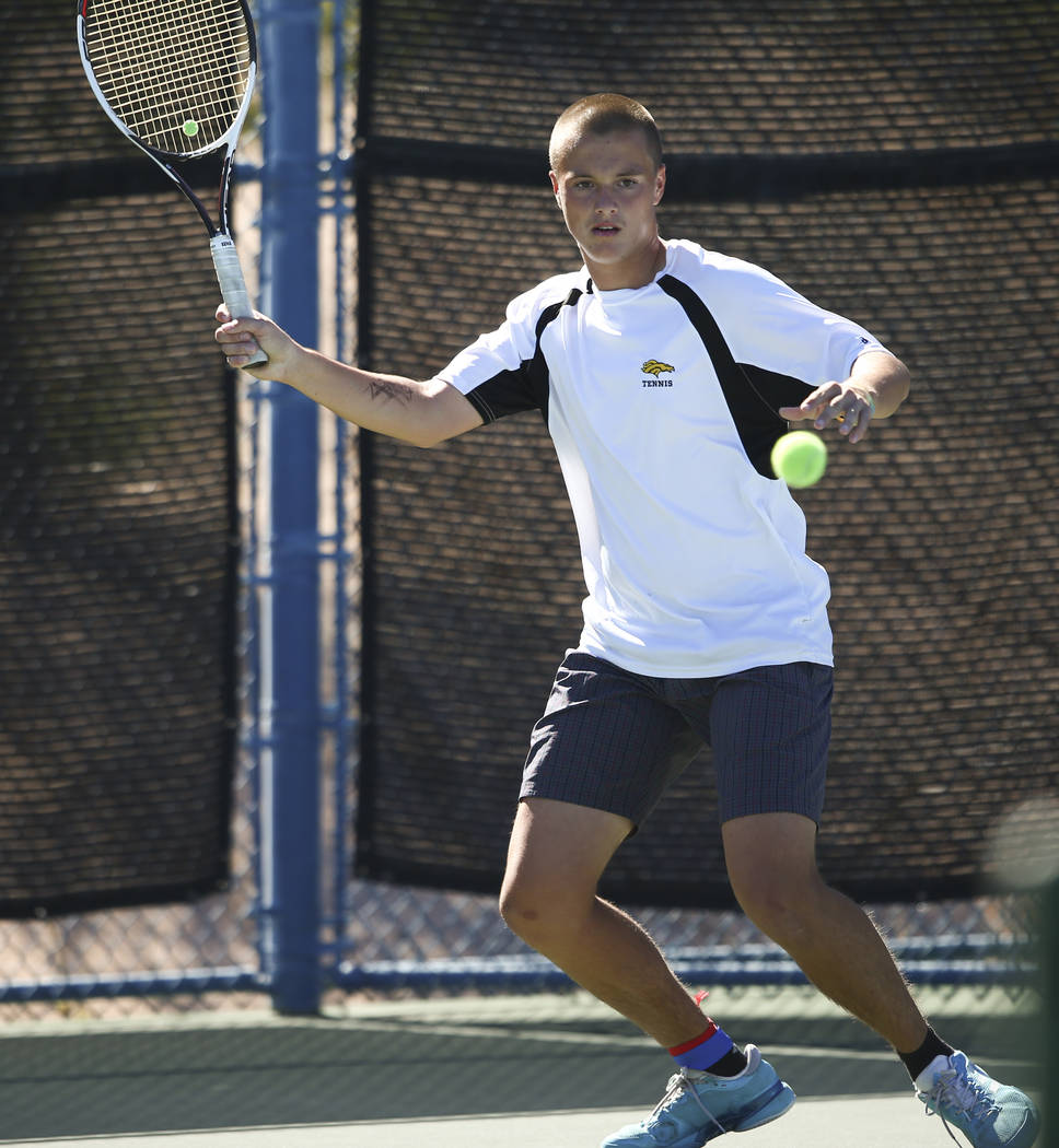 Palo Verde’s Axel Boticelli Clark’s Artem Iermolov compete in the Class 4A state ...