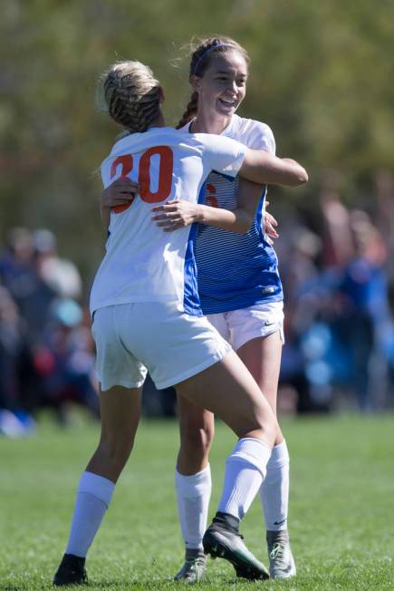 Bishop Gorman’s Taylor Cox (16) celebrates her goal against Arbor View with her teamma ...