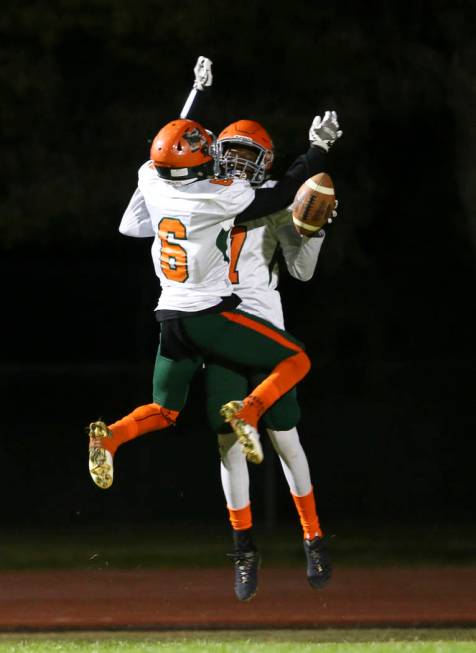 Mojave’s Isaiah Harper (7) celebrates his touchdown against Virgin Valley with Mojave& ...