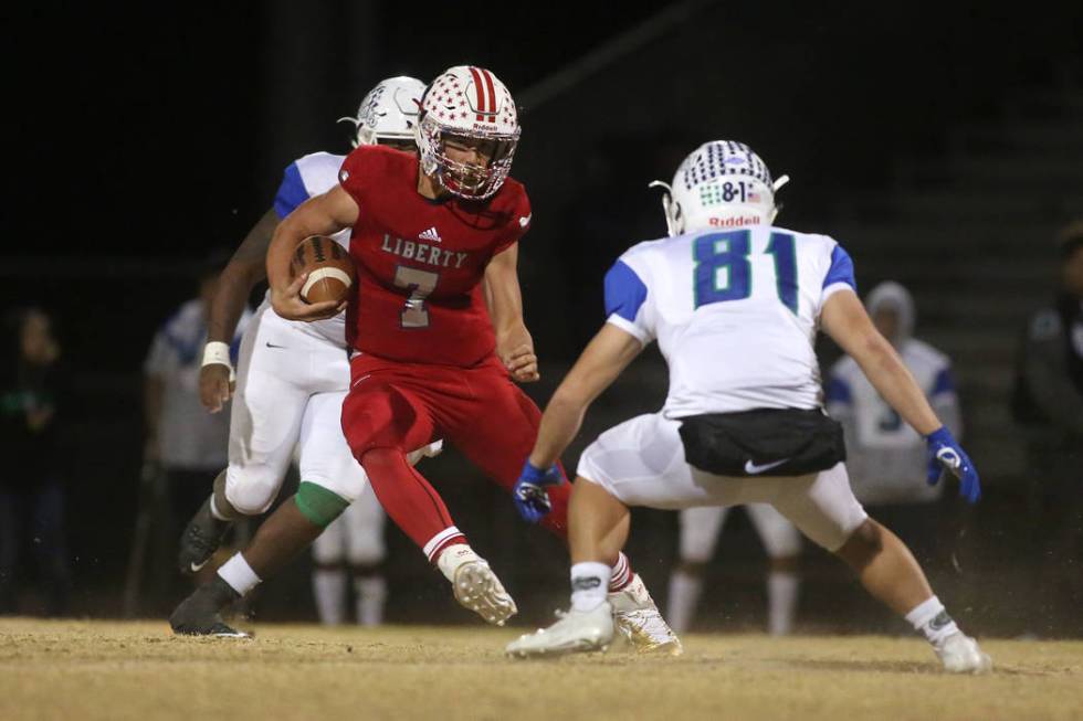 Liberty player Kenyon Oblad (7) runs the ball during the class 4A Sunrise Region title game ...