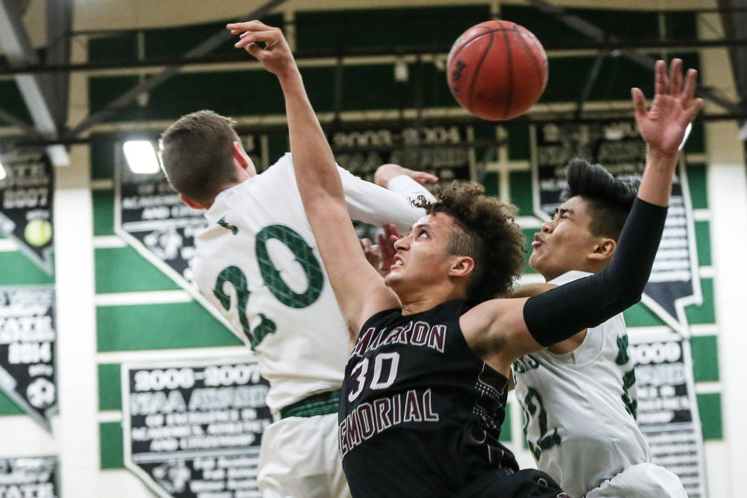 Palo Verde’s Dane Clawson (20), left, Cimarron-Memorial’s George Tribble Jr. ( ...