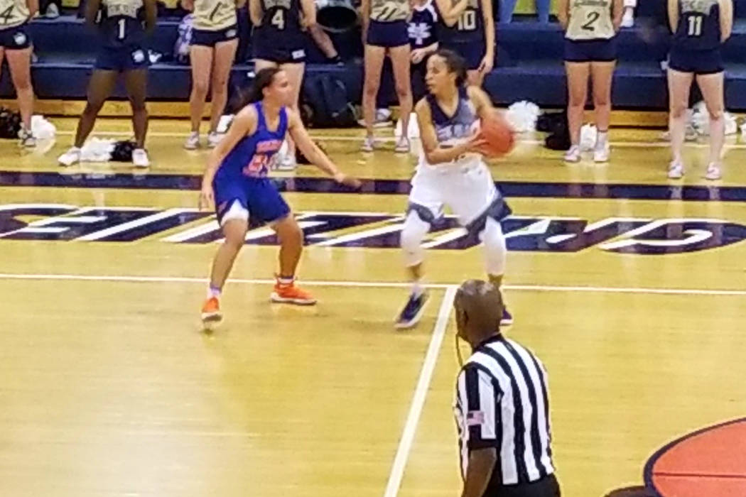 Bishop Gorman’s Bentleigh Hoskins, left, defends Spring Valley’s Garrisen Freema ...