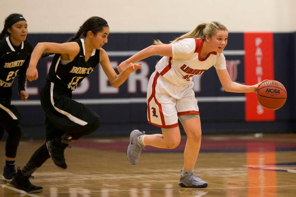 Liberty’s London Pavlica (15) moves the ball up the court against Bonita Vista in the ...