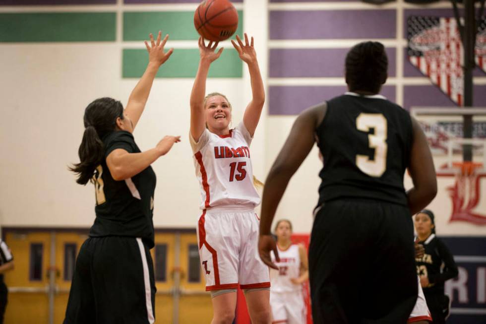 Liberty’s London Pavlica (15) goes up for a shot against Bonita Vista in the girl&#821 ...