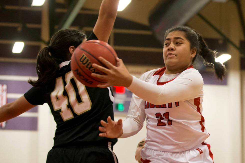 Liberty’s Sydnie Tuioti-Mariner (21) makes a pass against Bonita Vista in the girl&#82 ...