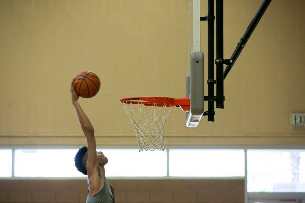 Isaiah Cottrell runs drills during a Vegas Elite practice in Las Vegas on Tuesday, July 25, ...