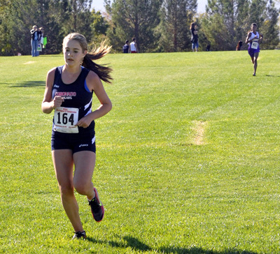 STEVE ANDRASCIK/LAS VEGAS REVIEW-JOURNAL Coronado High School runner Sara Dort (164), approa ...