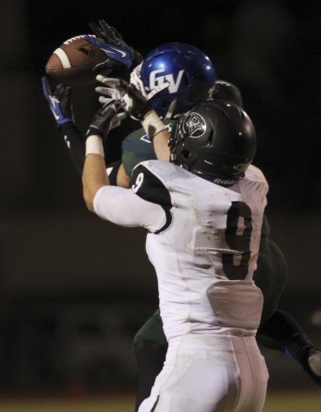 Green Valley’s Jacob Tomlin (3) jumps in front of Palo Verde’s Jake Ortale (9) f ...