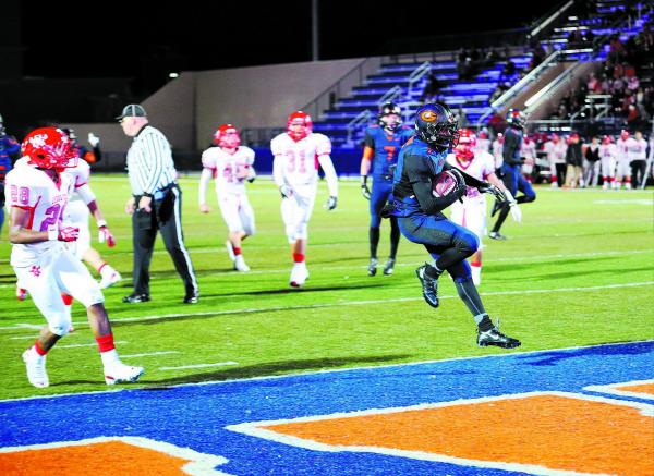 Bishop Gorman half back, Daniel Stewart (1), rushes for a touchdown during the second quarte ...