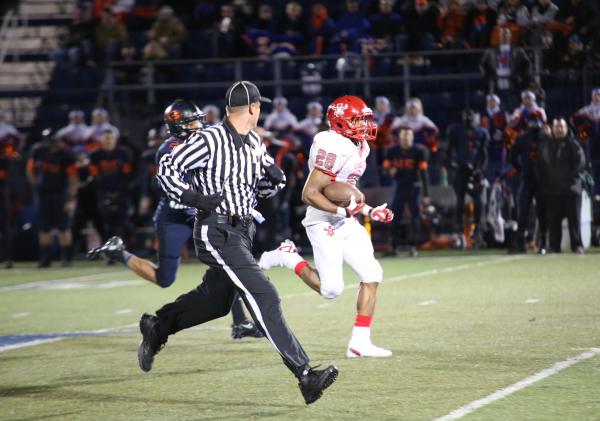 Arbor View running back Jacob Speaks outruns a Bishop Gorman defender during the second quar ...