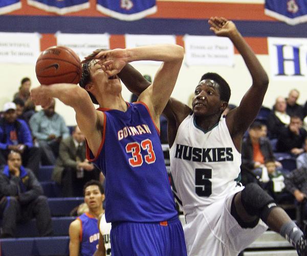 Bishop Gorman’s Stephen Zimmerman (33) is fouled by Sheldon’s L.J. Williams (5) ...