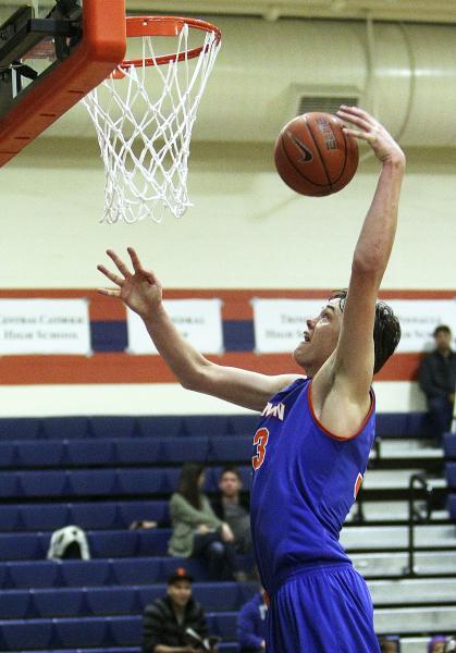 Gorman’s Stephen Zimmerman goes to the basket against Sheldon (Calif.) on Thursday.