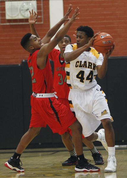 Clark’s Darius Jackson (44) tries to pass out of a double team by Las Vegas’ Dev ...