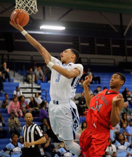 Canyon Springs’ Jordan Davis (3) lays up the ball against Las Vegas’ Re’Kw ...