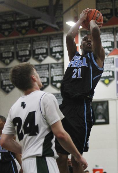 Foothill’s Torrance Littles (21) shoots over Palo Verde’s Travis Gondrezick (24) ...