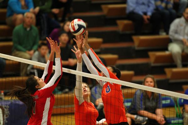 Bishop Gorman’s Vashti Cunningham (0) defends an attack from Coronado’s Carolyn ...