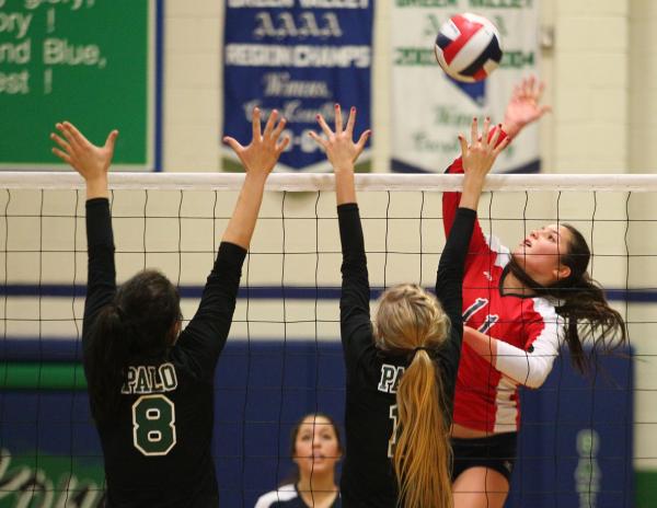 Coronado’s Carolyn Andrulis (11) looks to hit around the block against Palo Verde on S ...