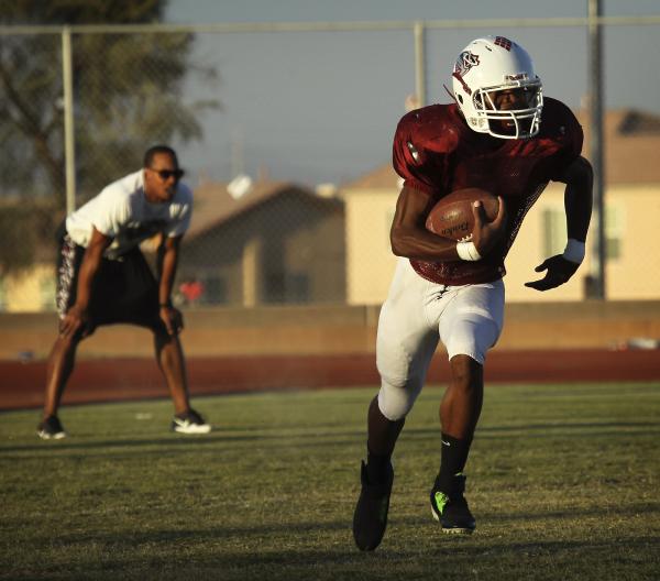 Desert Oasis senior running back Jocquez Kalili, shown returning a punt in practice Wednesda ...