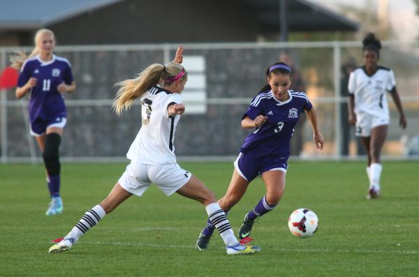 Silverado’s Krista Lee gets past Foothill’s Charley Gibbs during the quarterfina ...