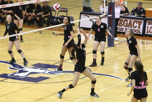 Bishop Gorman’s Gianna Ruggeroli (2) sends the ball over the net against Palo Verde du ...