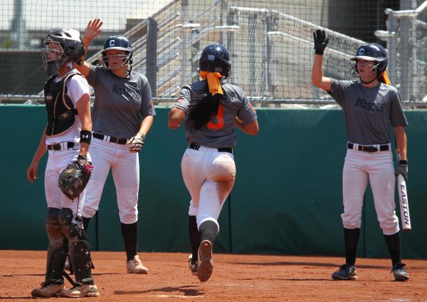 Centennial’s Savannah Horvath scores a second-inning run as teammates Heather Bowen, l ...