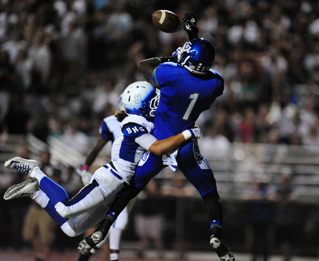 Green Valley Gators wide receiver Marquez Powell (1) is unable to catch a pass as Basic Wolv ...