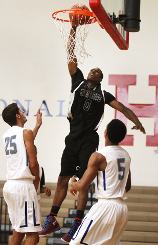 Findlay Prep forward Horace Spencer (0) dunks over Team Pennsylvania’s Andrew Eudy (25 ...