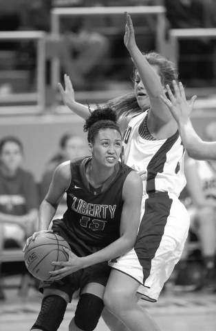 Liberty’s Aubre’ Fortner drives past Reno’s Morgan McGwire during the Divi ...