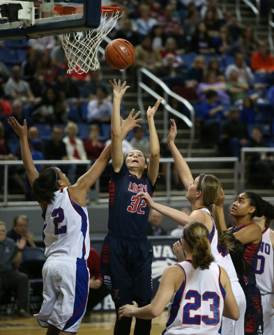 Liberty’s Jazmin O’Bannon shoots through a crowd of Reno defenders during the Di ...