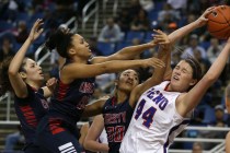 Reno’s Mallory McGwire, right, fights for a rebound during the state championship game ...