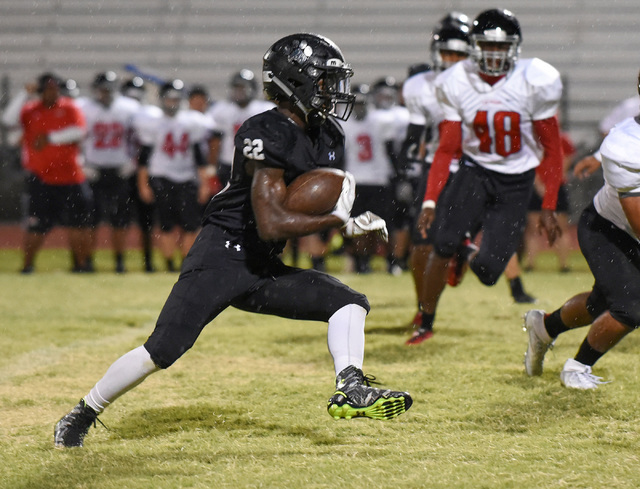 Palo Verde’s Chamere Thomas (22) runs the football against Las Vegas High School&#8217 ...