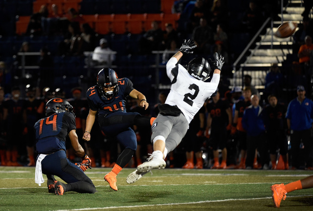 Bishop Gorman’s Derek Ng (24) kicks for a 47 yard field goal under pressure from Palo ...