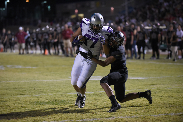 Silverado’s Devin Ross (87) scores atouchdown against Desert Oasis Jason Sanders (9) d ...