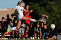 Palo Verde forward Macee Barlow (16) advances the ball against Arbor View defender Samantha ...