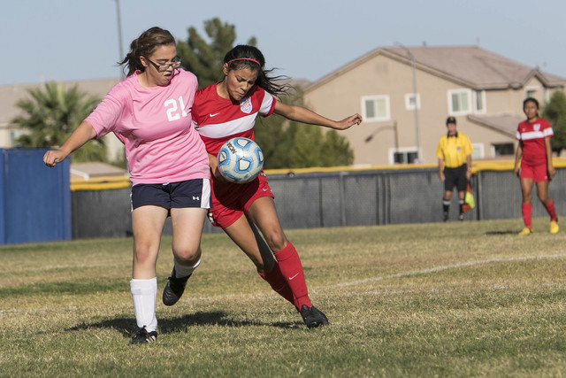 Cheyenne’s Jessica Mercado (21) and Western’s Kirsten Molina vie for a ball duri ...