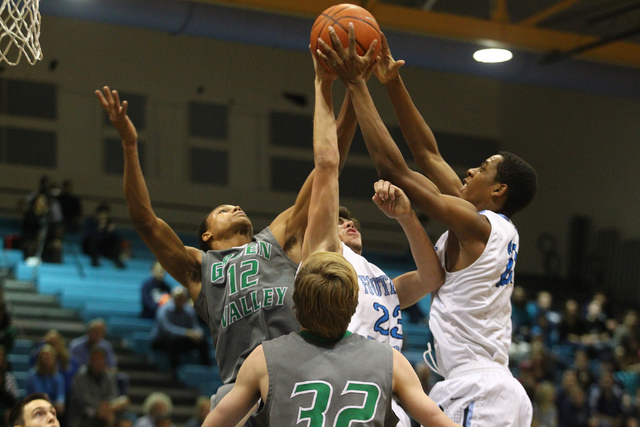 Foothill’s Ian Ellis (23) and Torrance Littles (21) go for the ball against Green Vall ...