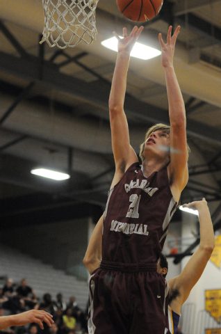 Cimarron-Memorial’s Kyle Skurow (21) takes an open shot against Durango’s defens ...